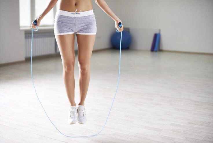 latihan tali untuk melangsingkan sisi dan perut